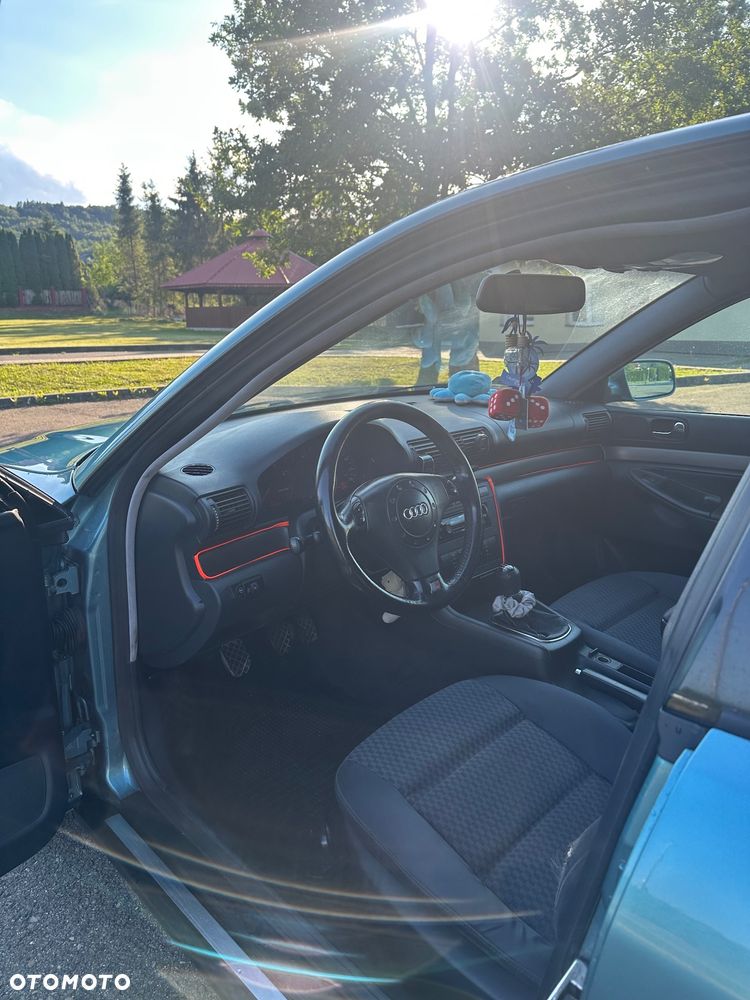 Audi A4 Limousine - 4