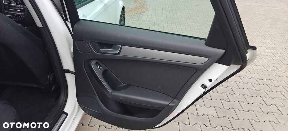 Audi A4 Limousine - 16