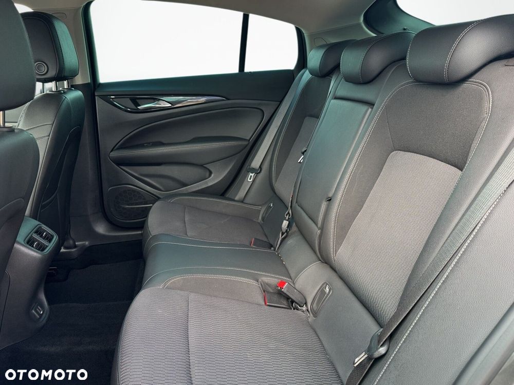 Opel Insignia 1.5 T Exclusive S&S - 24