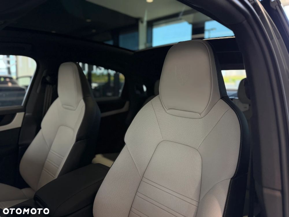 Porsche Cayenne E-Hybrid PHEV Black Edition - 16