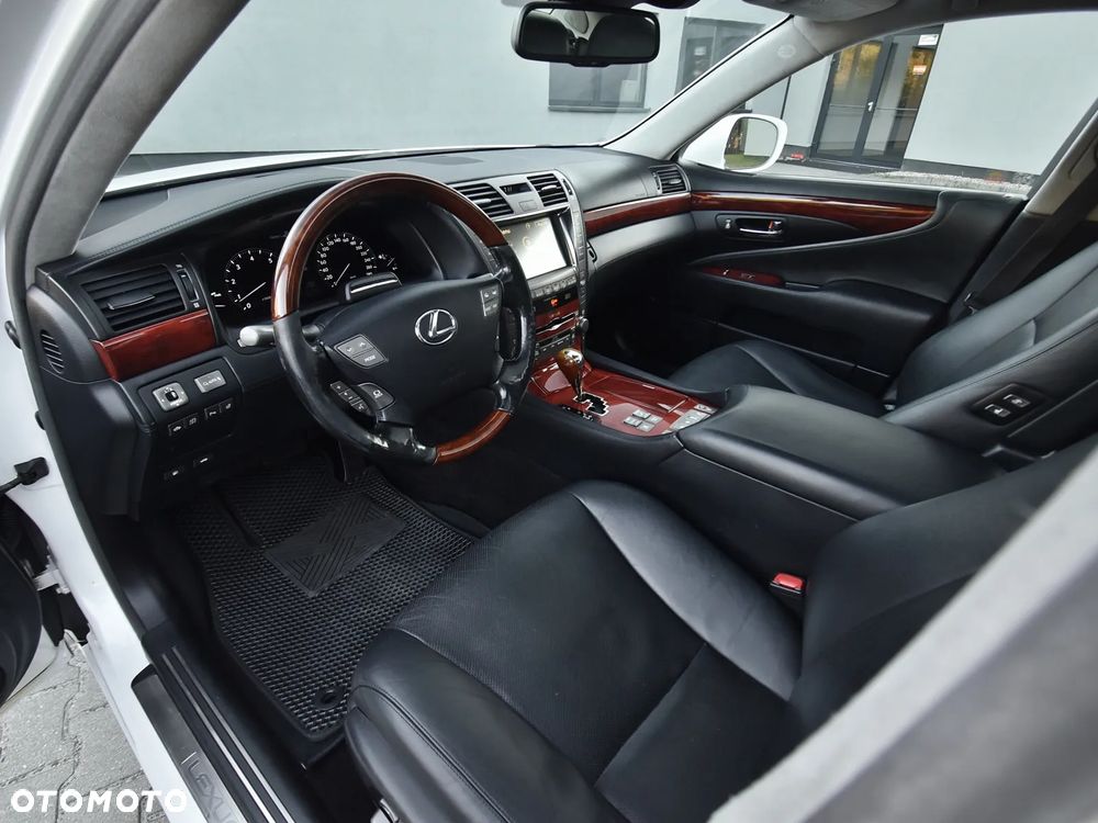 Lexus LS 600h Superior - 19