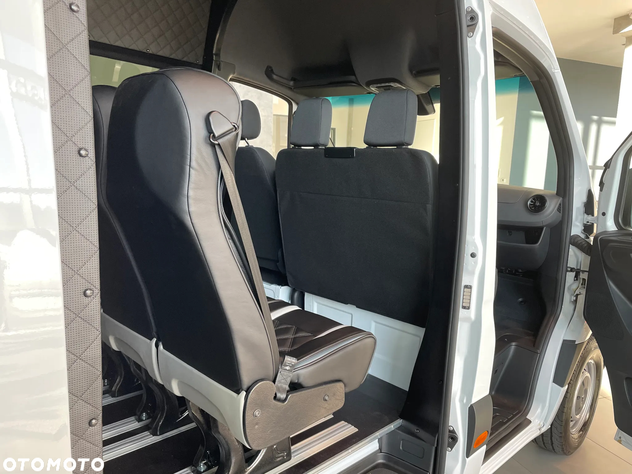 Mercedes-Benz Sprinter 317 CDI Długi 7 osobowy - 12