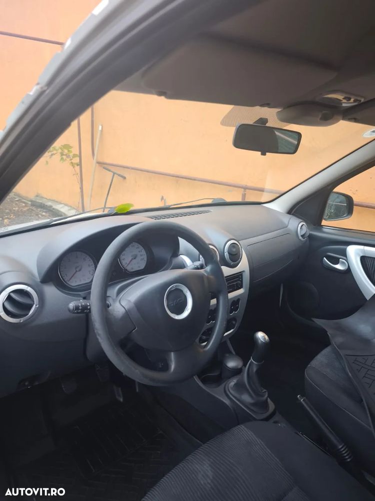 Dacia Logan MCV 1.6 16V Laureate - 11