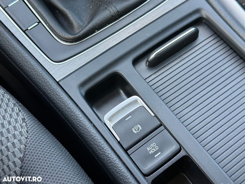 Volkswagen Golf - 29