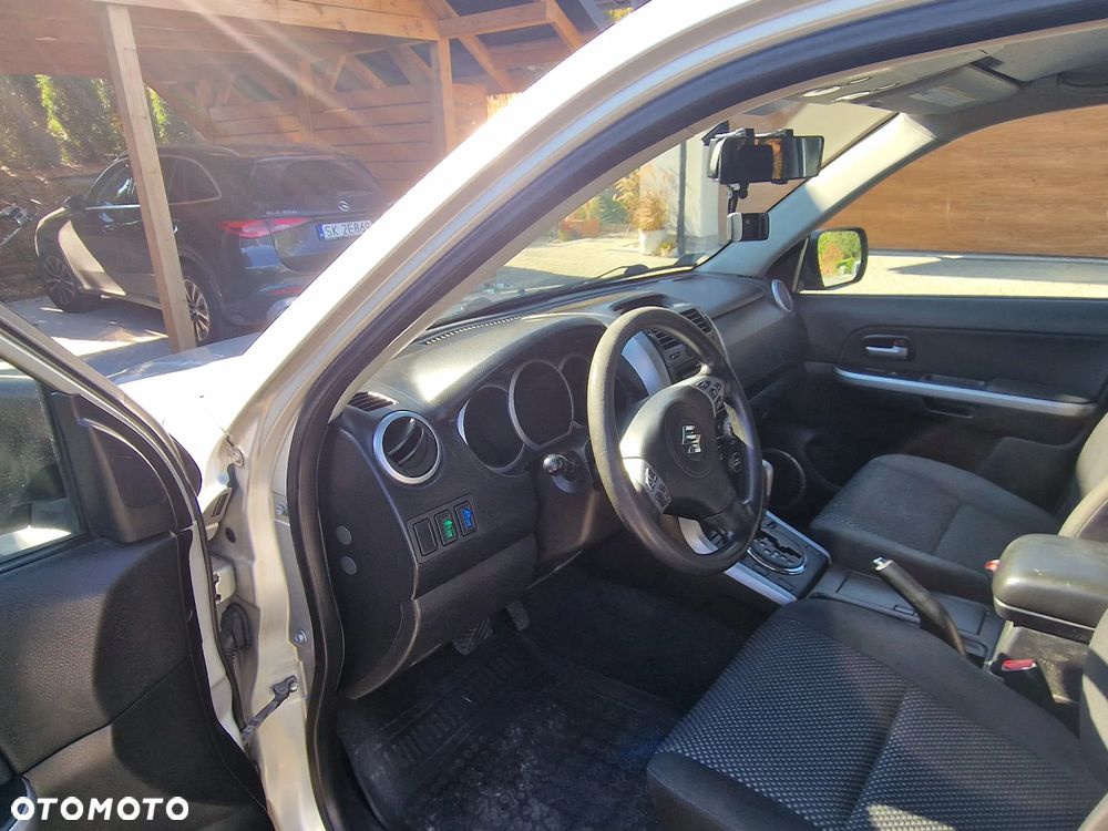 Suzuki Grand Vitara 2.7 V6 Premium - 6