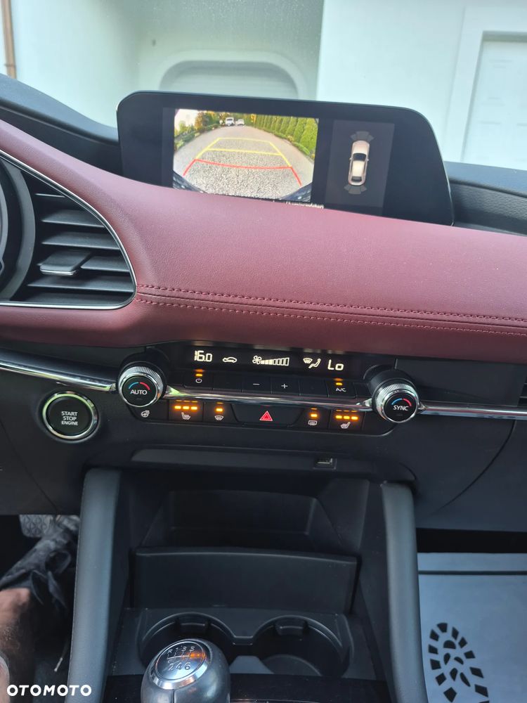 Mazda 3 2.0 mHEV Hikari - 28