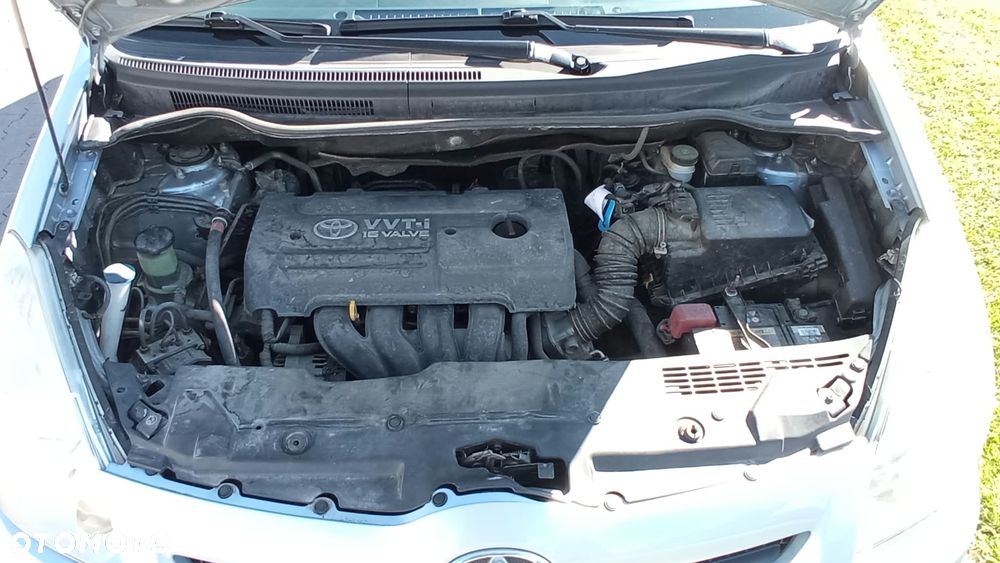 Toyota Corolla Verso 1.6 Luna - 16