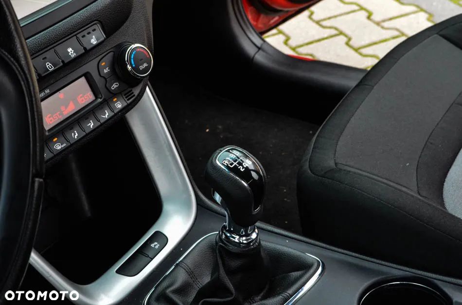 Kia Ceed 1.6 CRDi 128 Fifa World Cup Edition - 29