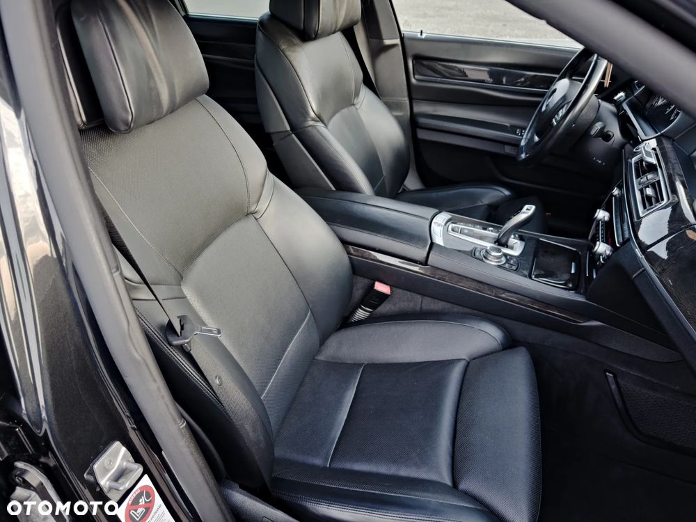 BMW Seria 7 740d - 27