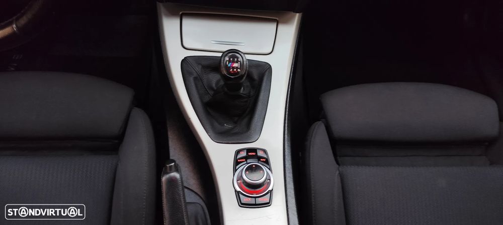 BMW 318 d Line Sport - 13