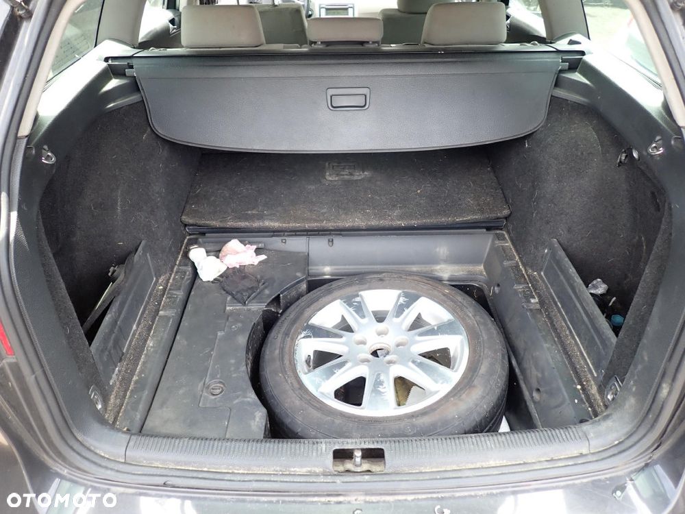 CZĘŚCI - Vw Passat B6 1,9TDI 105KM BXE KOMBI 5B JCX lakier LC8Z  2007r. INDEX - 10046 - 22
