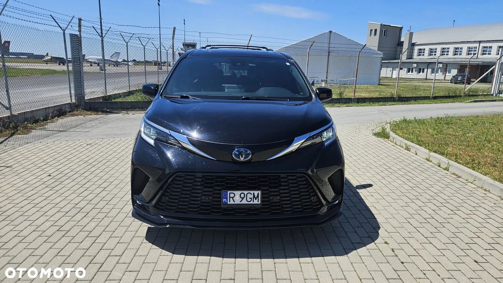 Toyota Sienna - 2