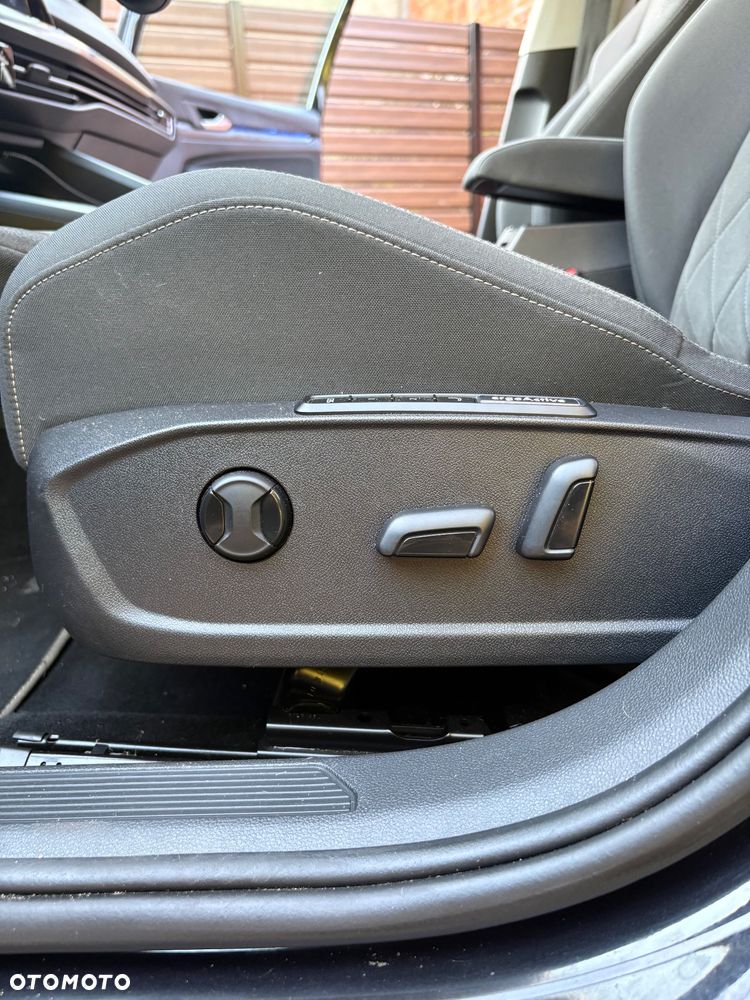 Volkswagen Golf ver-2-0-tdi-scr-dsg-style - 12