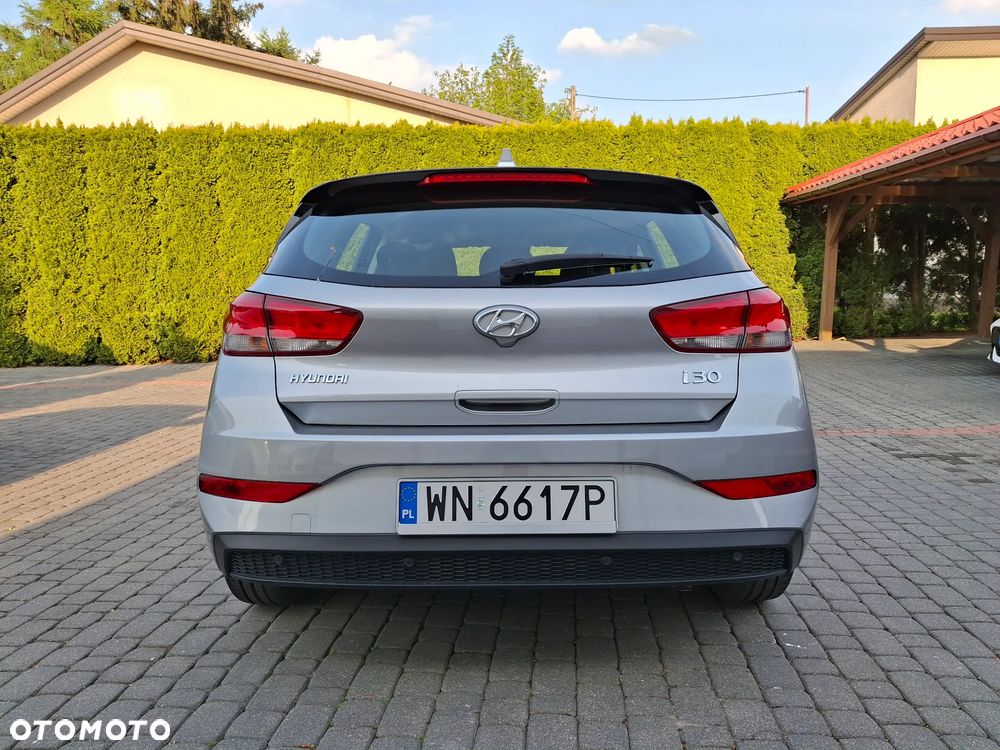 Hyundai i30 1.5 DPI Classic + - 10