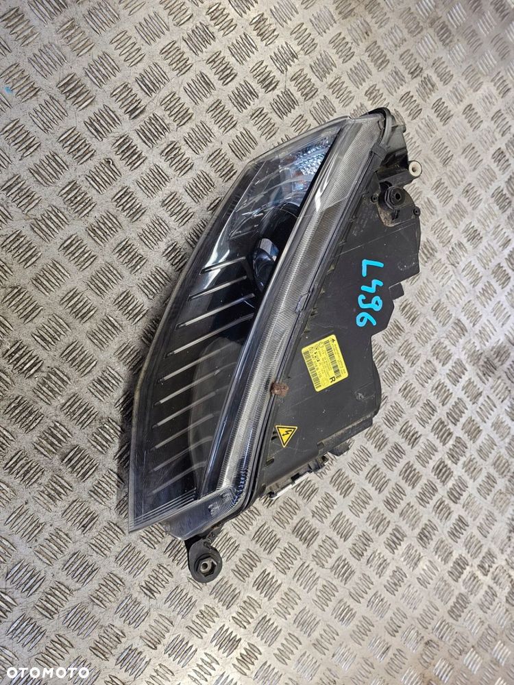 LAMPA BI-XENON PRAWY PRZÓD PRAWA PRZEDNIA SKODA OCTAVIA III UK 5E2941016B - 2