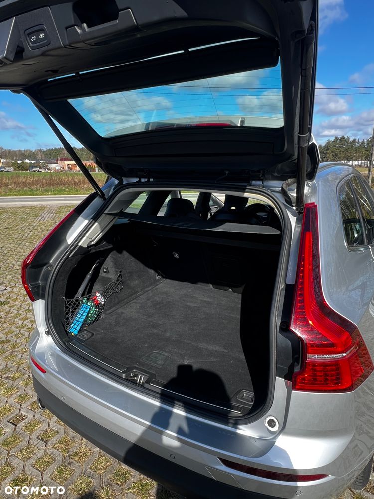 Volvo XC 60 B4 D AWD Geartronic Momentum Pro - 23