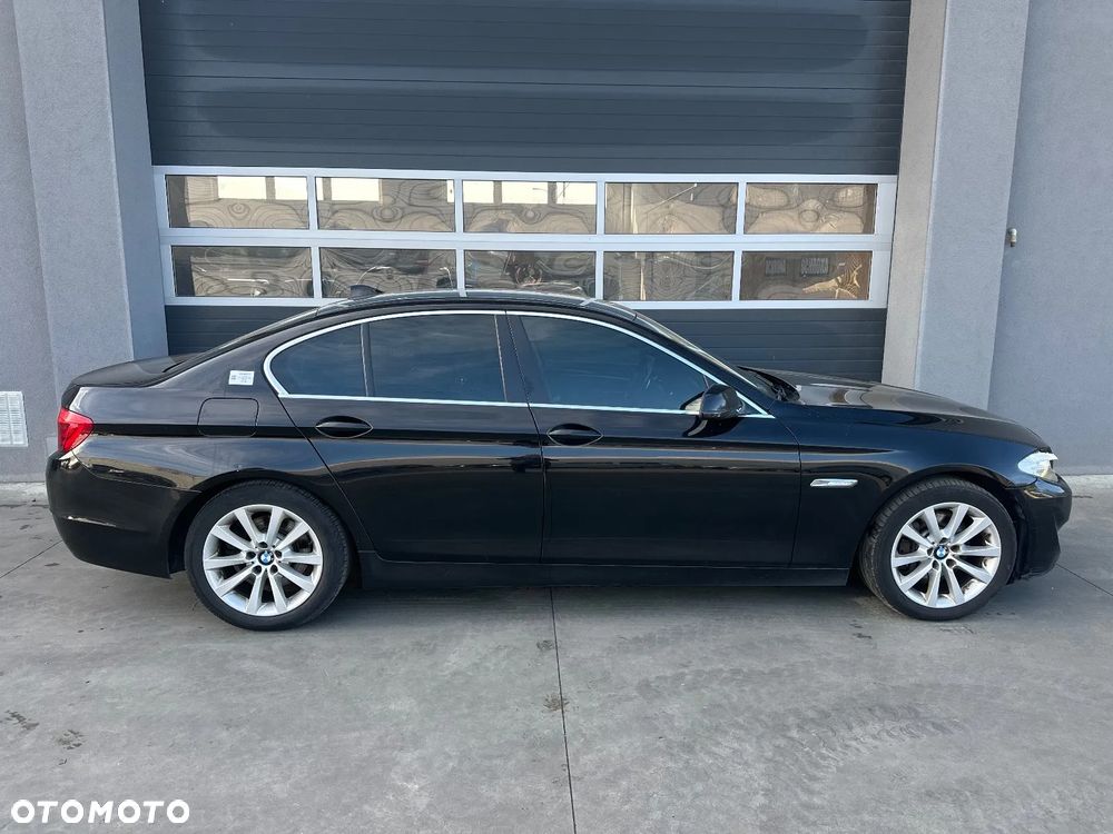 BMW Seria 5 525d xDrive - 6