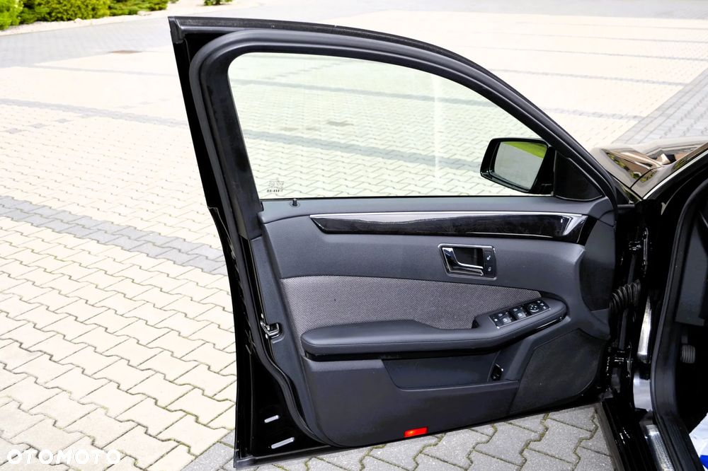 Mercedes-Benz Klasa E 200 CDI DPF BlueEFFICIENCY Automatik Avantgarde - 34