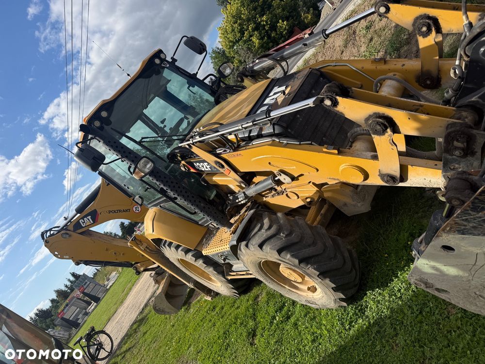 Caterpillar CAT 432F2 - 3