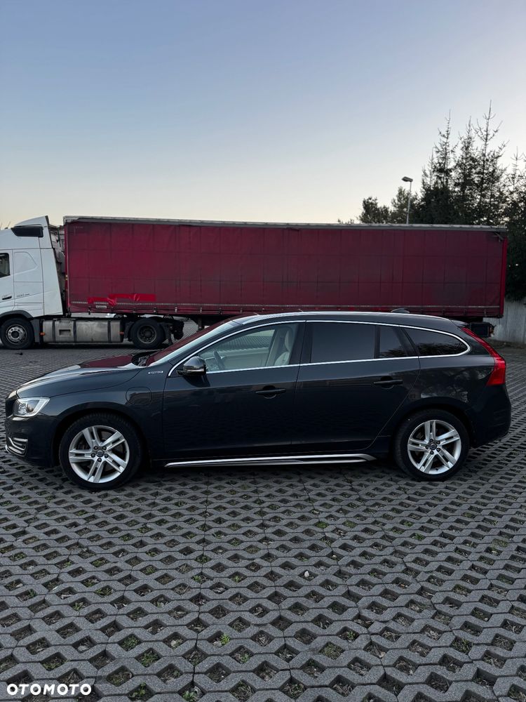 Volvo V60 D6 AWD Plug-in Hybrid R-Design Summum - 5