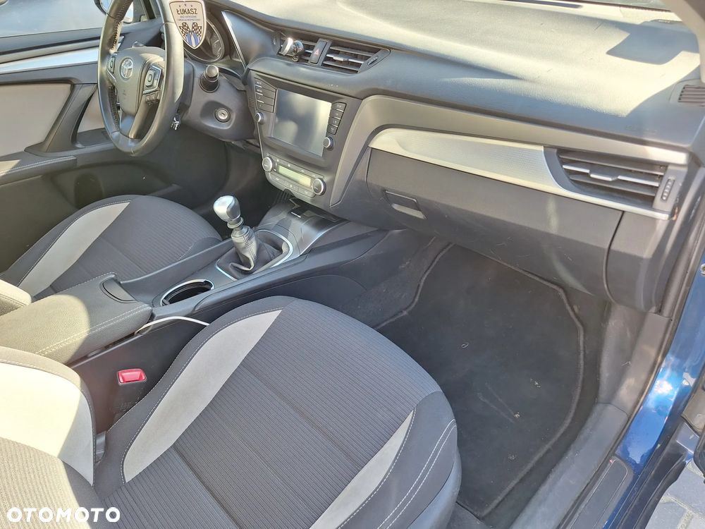Toyota Avensis 1.8 Premium - 18