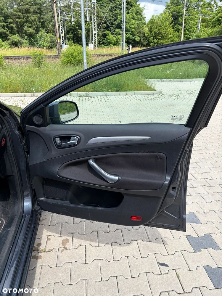 Ford Mondeo - 24