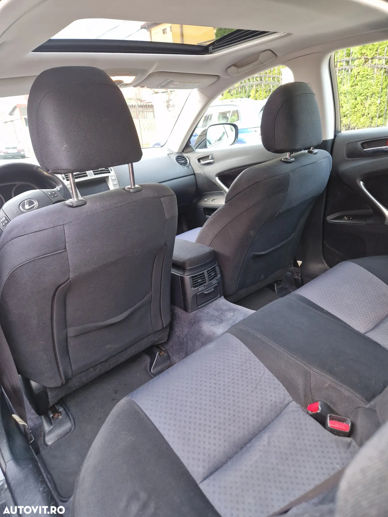 Lexus Seria IS 220d - 14