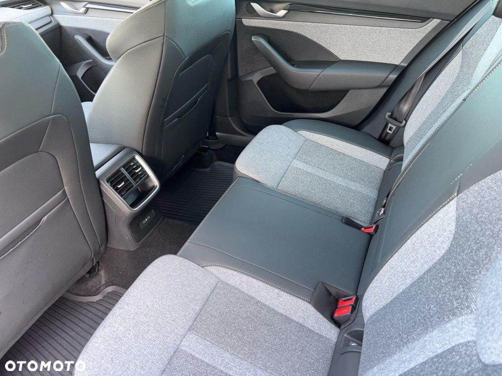 Skoda Octavia 1.5 TSI mHEV Selection DSG - 17