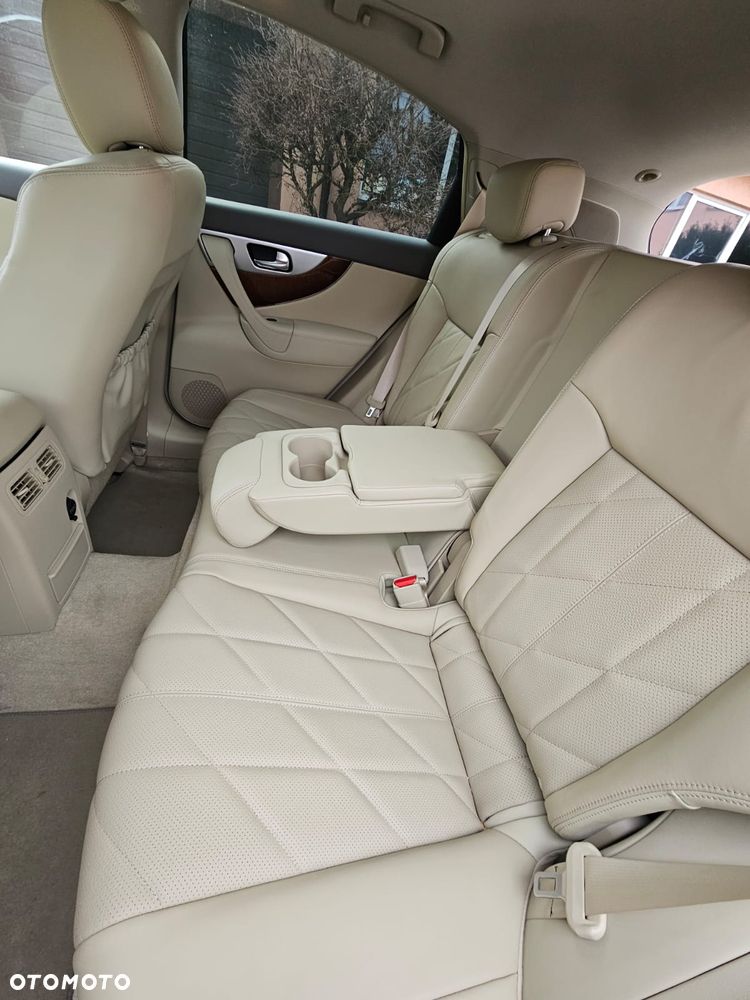 Infiniti QX70 3.7 S - 25