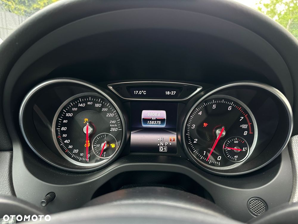 Mercedes-Benz GLA 200 7G-DCT - 28