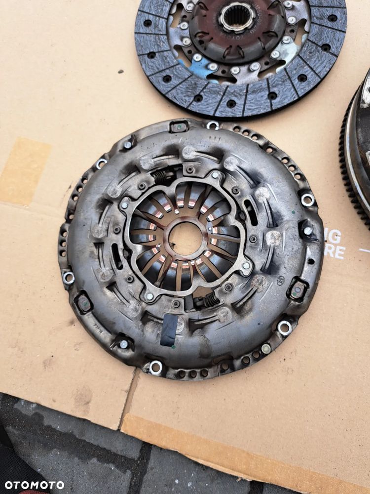 Toyota Avensis II  Auris II verso II sprzęgło dwumas docisk 2013 - 1.6 diesel 13450-0X020 - 5