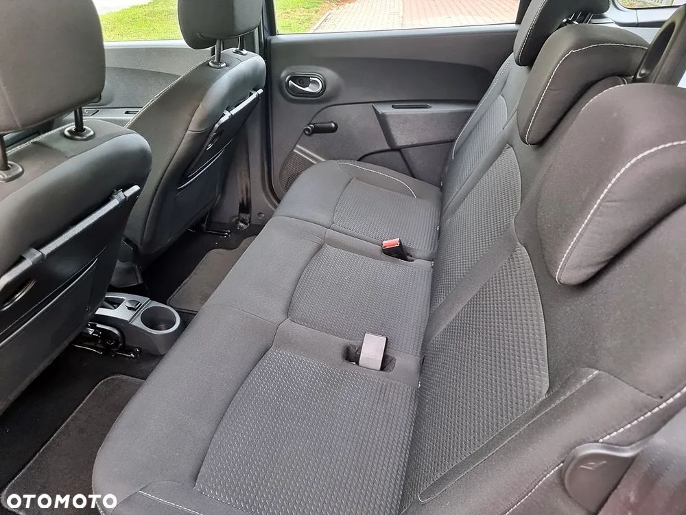Dacia Lodgy SCe 100 Laureate - 6