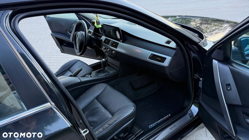 BMW Seria 5 525d - 8