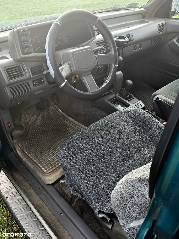 Isuzu Inny - 7