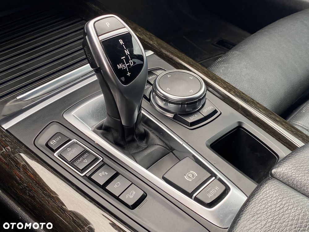 BMW X5 xDrive50i Sport-Aut - 23