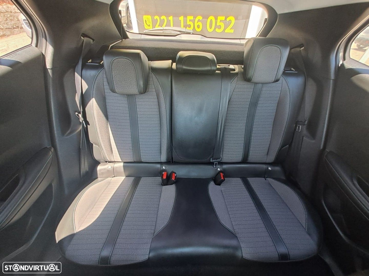 Peugeot 2008 1.2 PureTech Allure EAT8 - 11