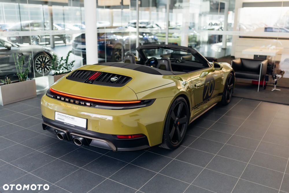 Porsche 911 Carrera T-Hybrid Spirit 70 - 10