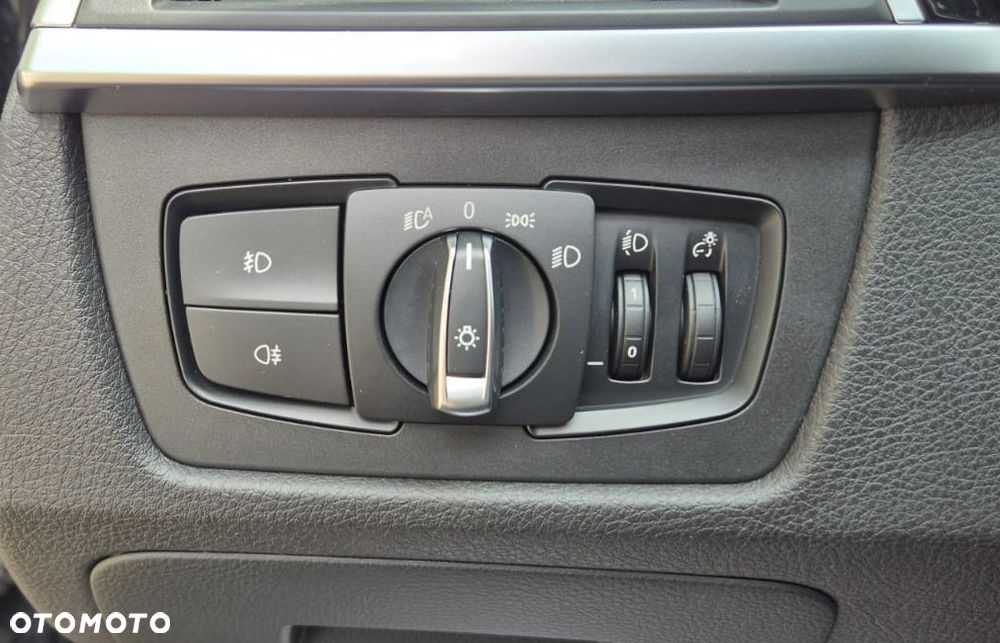 BMW Seria 3 320i GPF Advantage - 32