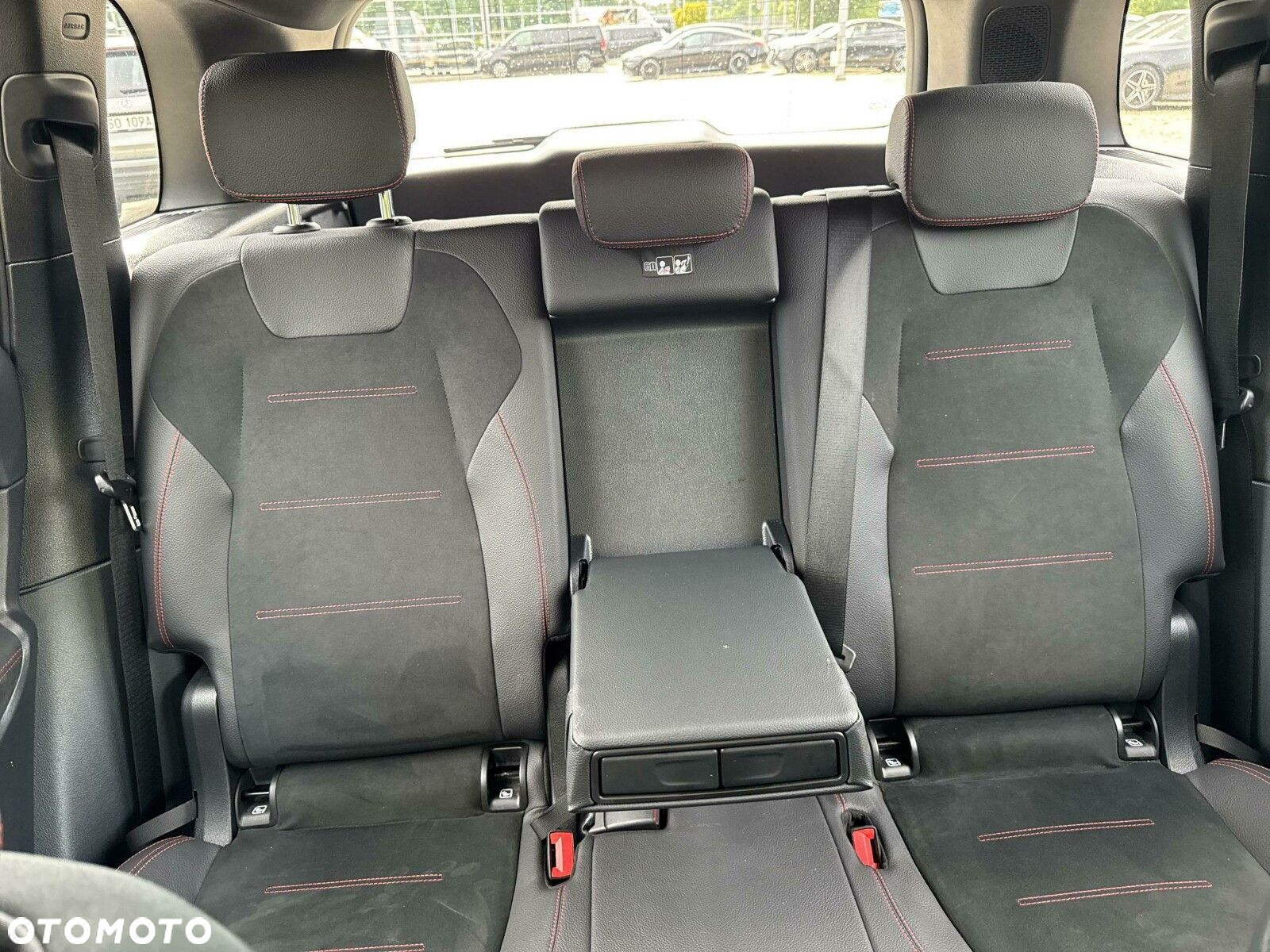 Mercedes-Benz GLB 200 AMG Line 7G-DCT - 24
