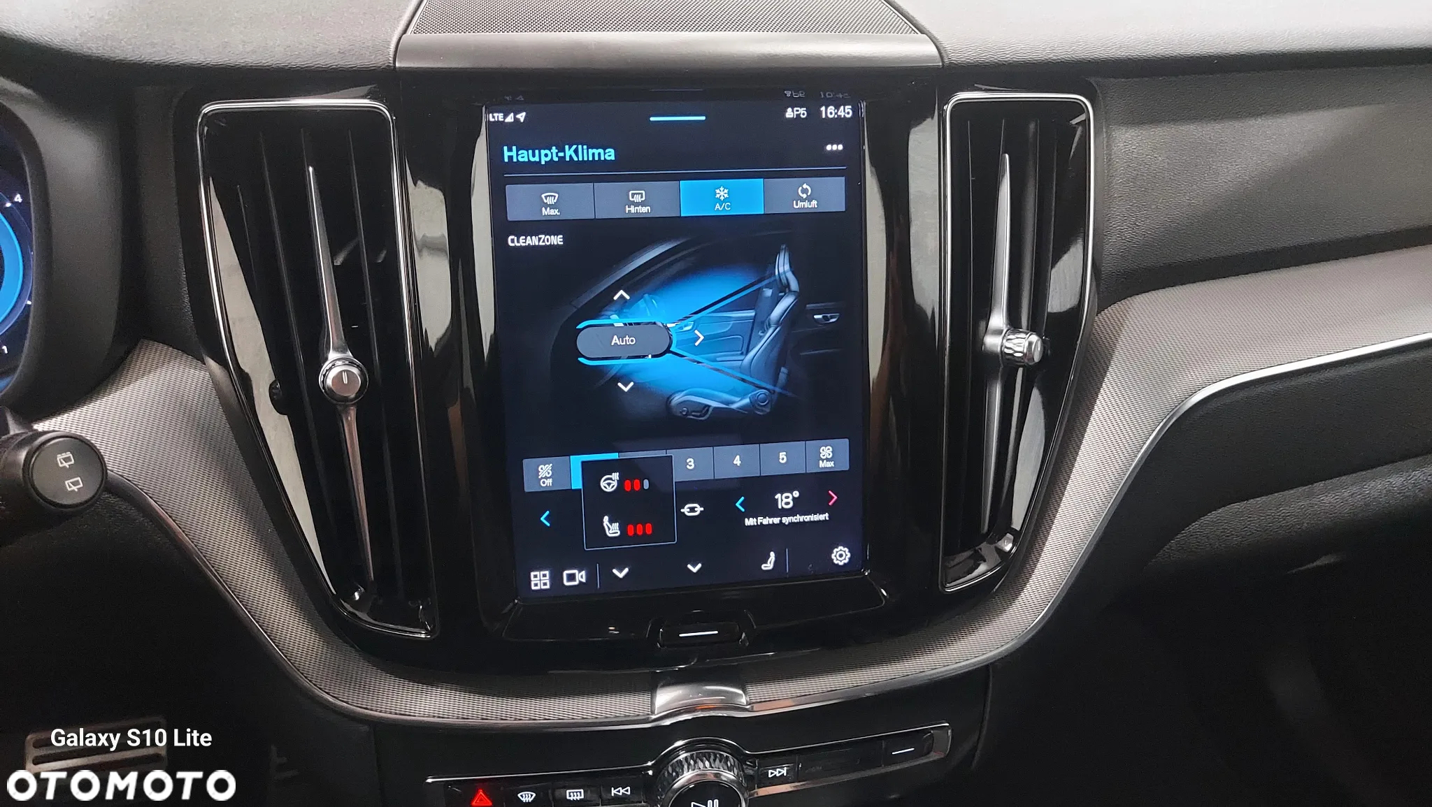 Volvo XC 60 B4 D Plus Dark - 25