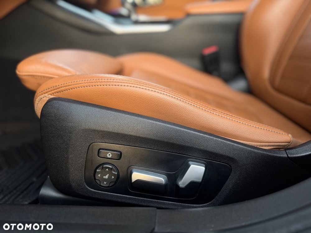 BMW Seria 3 330i M Sport - 13
