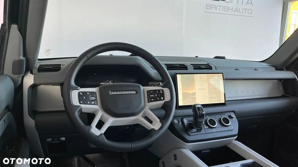 Land Rover Defender - 7