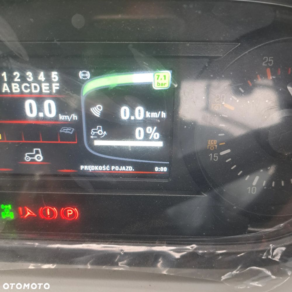Zetor Seria 6 170 silnik Deutz AG Skrzynia ZF 54+27 biegów . 6 biegów pod obciążeniem - 26