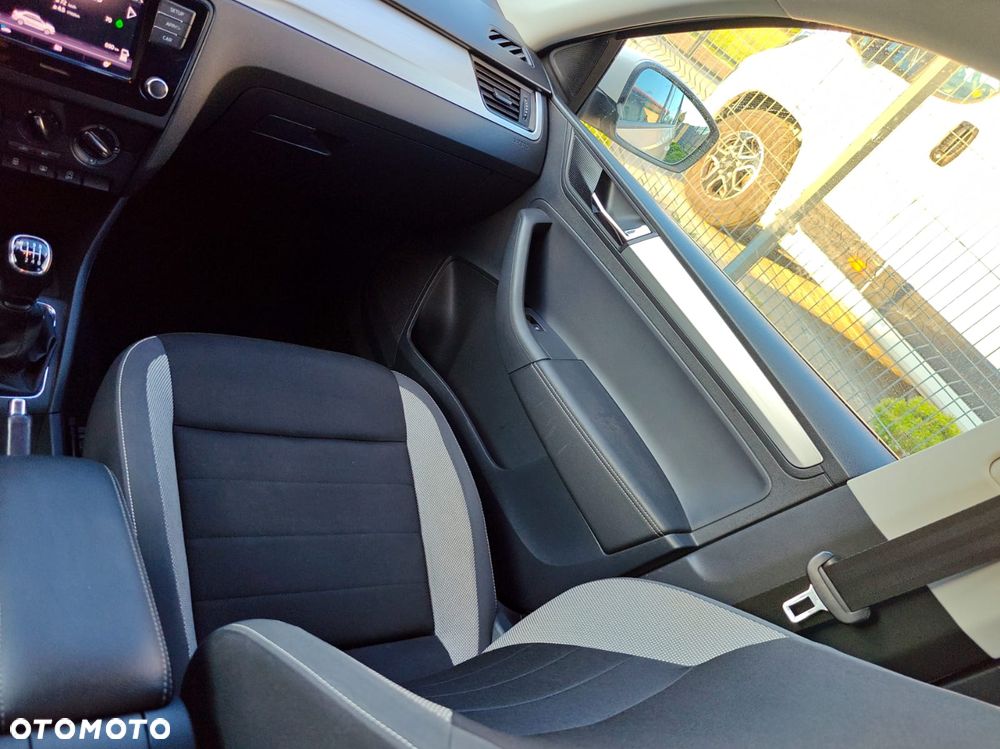 Skoda RAPID 1.0 TSI Ambition - 23