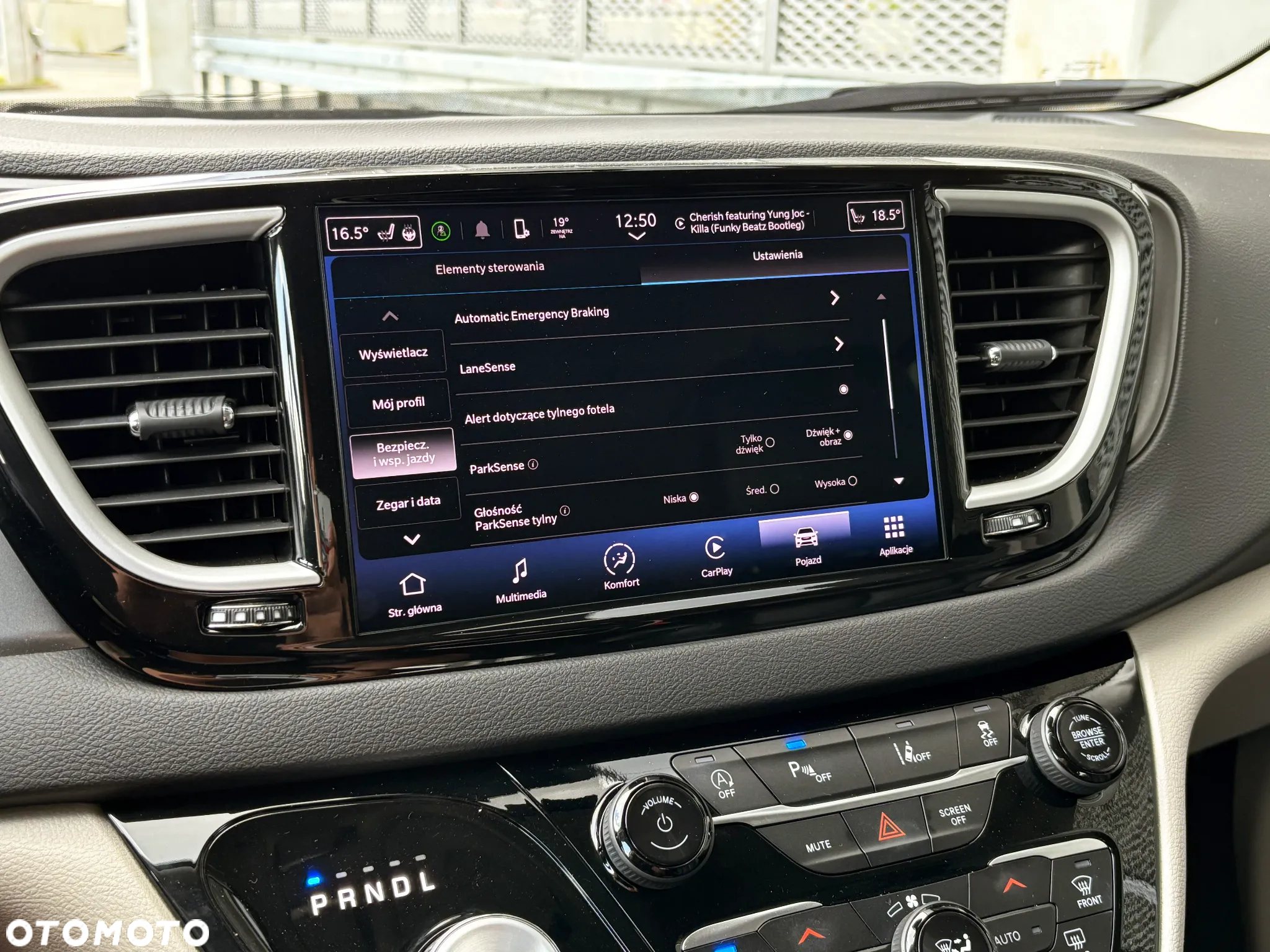 Chrysler Pacifica - 27