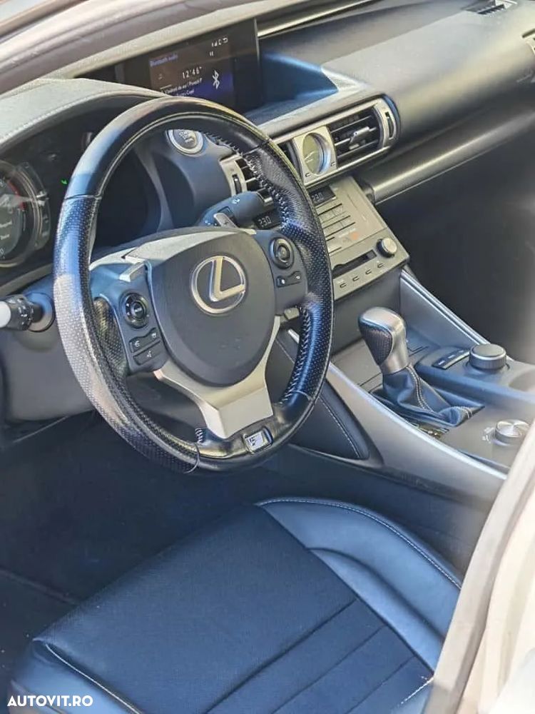 Lexus Seria IS 200t F Sport - 4