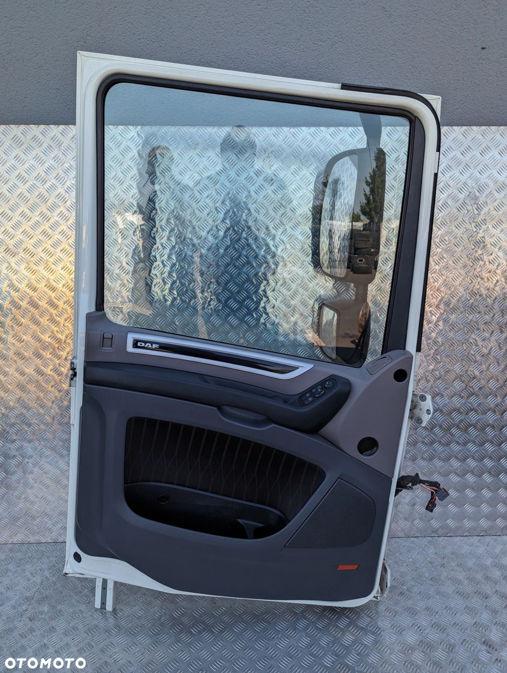 DRZWI KOMPLETNE LEWE DAF XF 106 LIFT - 2