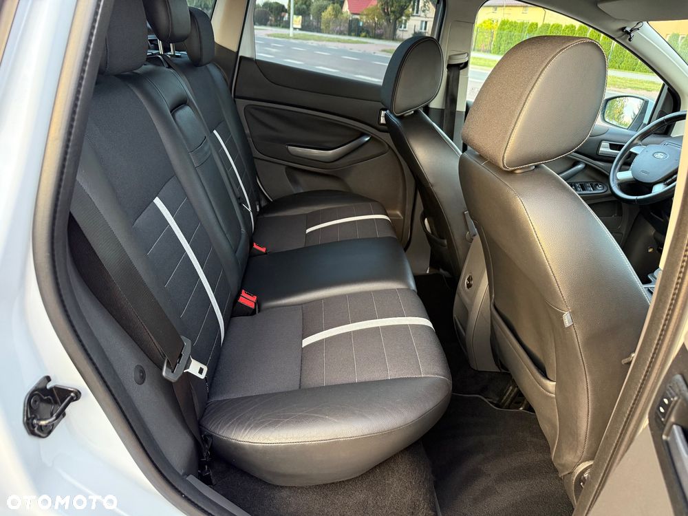 Ford Kuga 2.5 4x4 Titanium - 25