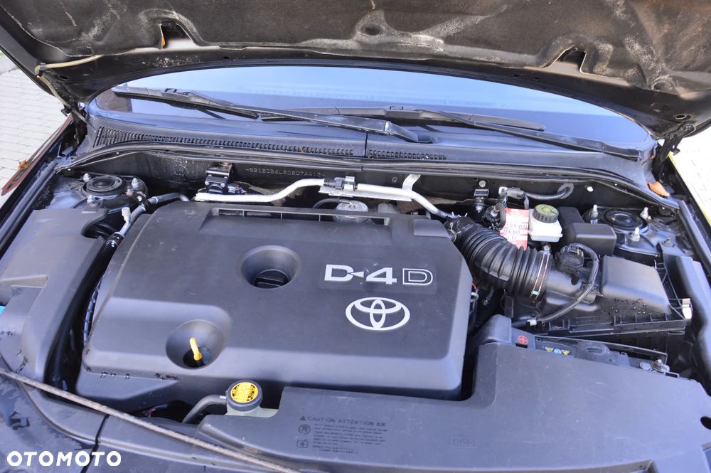 Toyota Avensis - 17