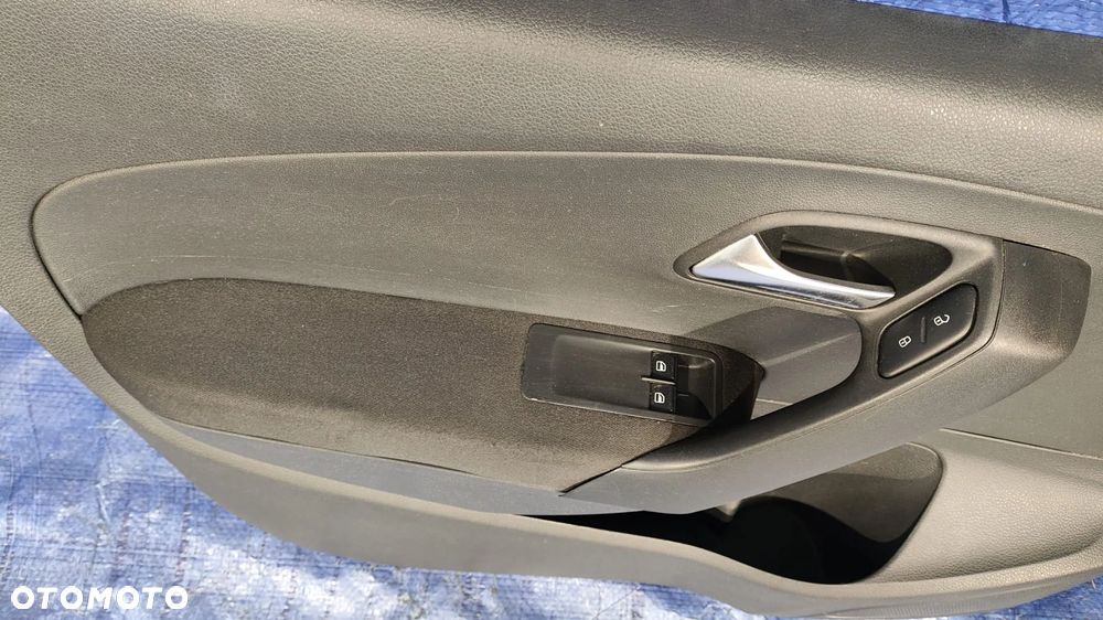 BOCZEK DRZWI TAPICERKA LEWY PRAWY PRZÓD KLAMKA WEWNĘTRZNA PANEL PRZEŁĄCZNIK SZYB VW POLO V 6R 5 DRZWI EUROPA - 4
